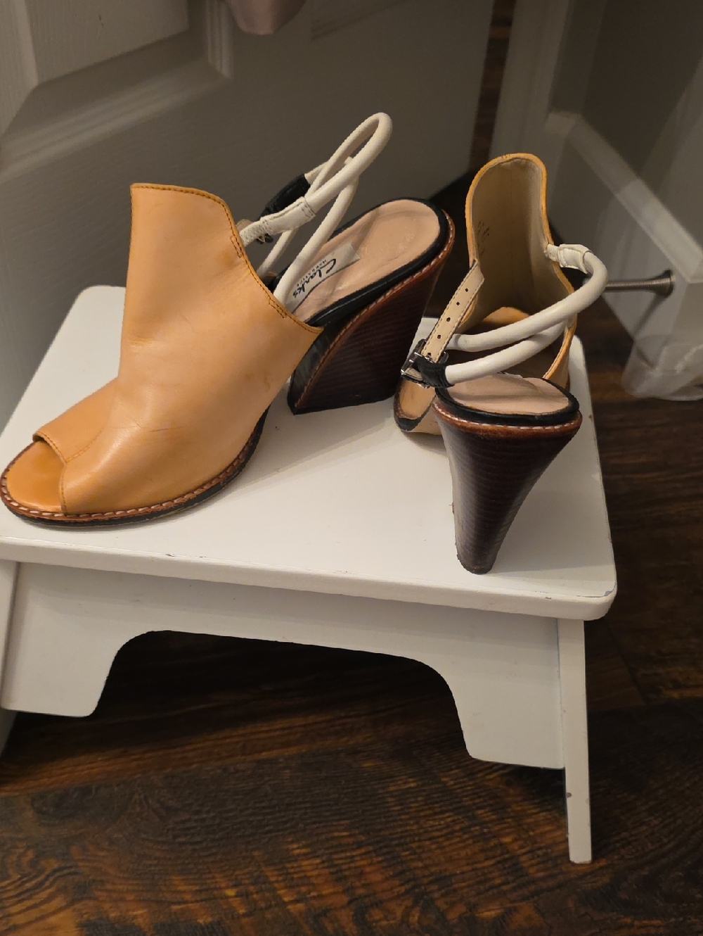 Clarks Tan Leather Open-Peek Slingback Heels